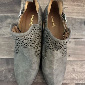 Qupid Gray Ankle Boots with Silver Studs